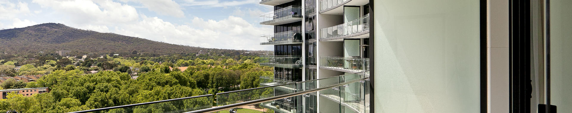 Canberra Bunda 2 bed corporate apartment balcony