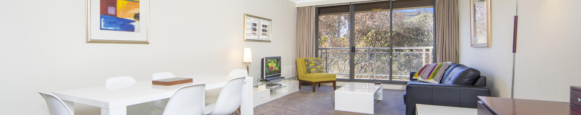 Sydney Elizabeth 1 bed corporate apartment dining lounge