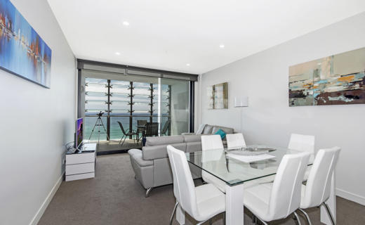 Newcastle Shortland 2 bed corporate apartment open plan