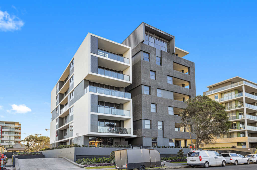 Wollongong Beatson 1 bed corporate apartment building
