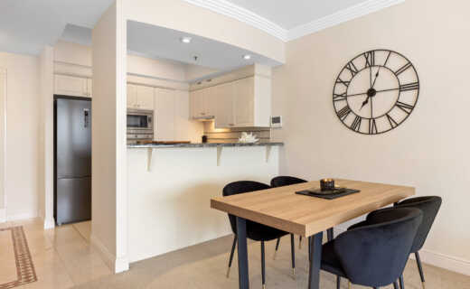 Astra Apartments Brisbane Admiralty Quays Dining