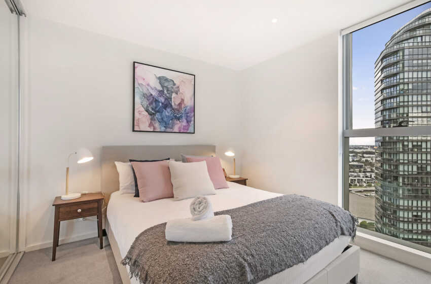 Astra Apartments Docklands bedroom