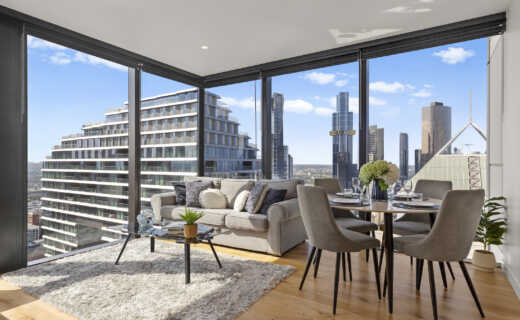 Short stay apartments Melbourne CBD; 7+ nights Astra Apartments