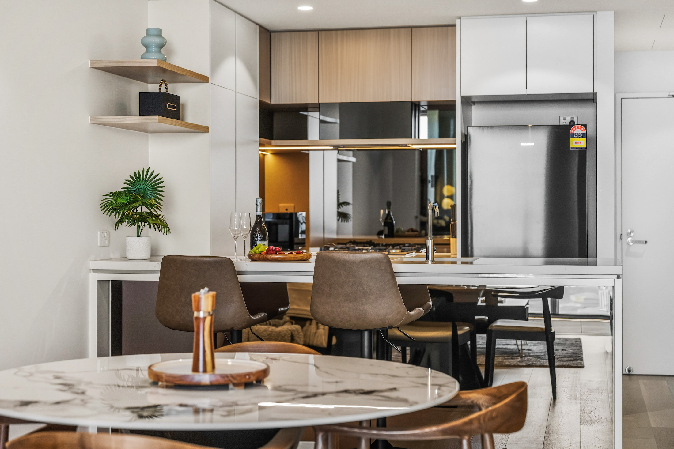 Astra-Apartments-Brisbane-2-bed-qwr-ms-kitchen Astra Apartments Brisbane - home when away