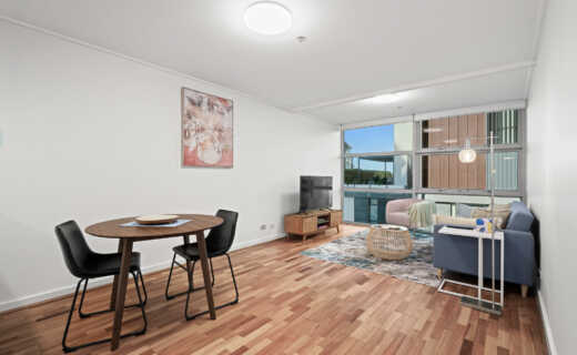 Extended stay accommodation St Leonards, Astra Apartments on Atchison St